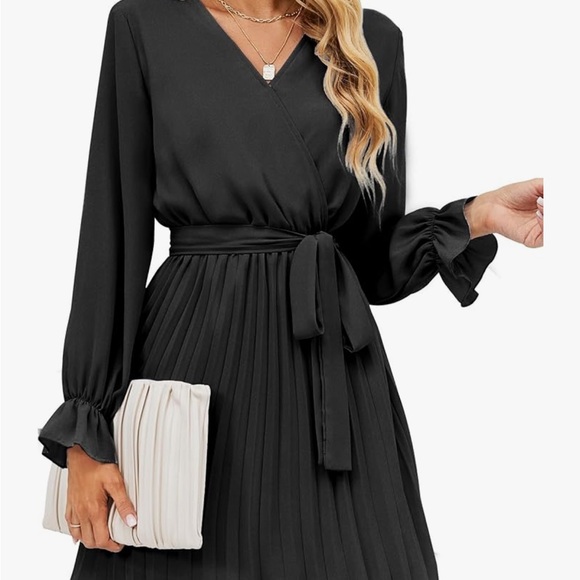 Dresses & Skirts - Elegant Black Wrap Dress